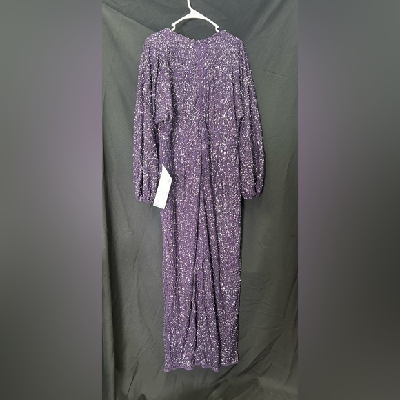 MAC DUGGAL 10791 NWOT
Sequined Puff Sleeve V Neck Gown - Picture 5 of 6